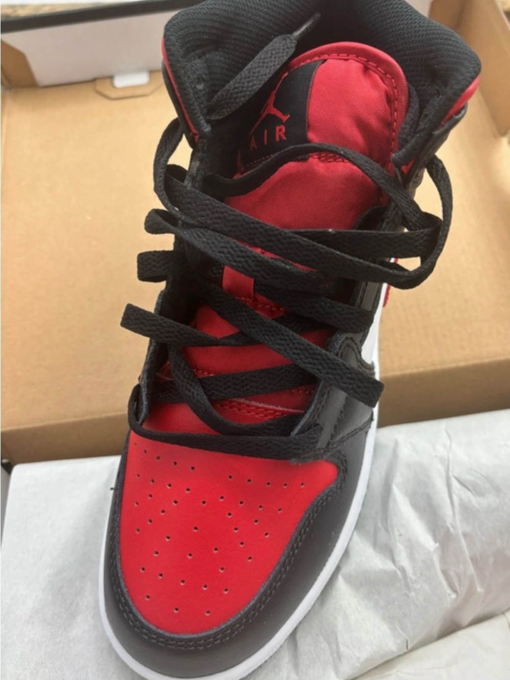 Air Jordan 1Mid GS sneakers High-Top in Red and Black